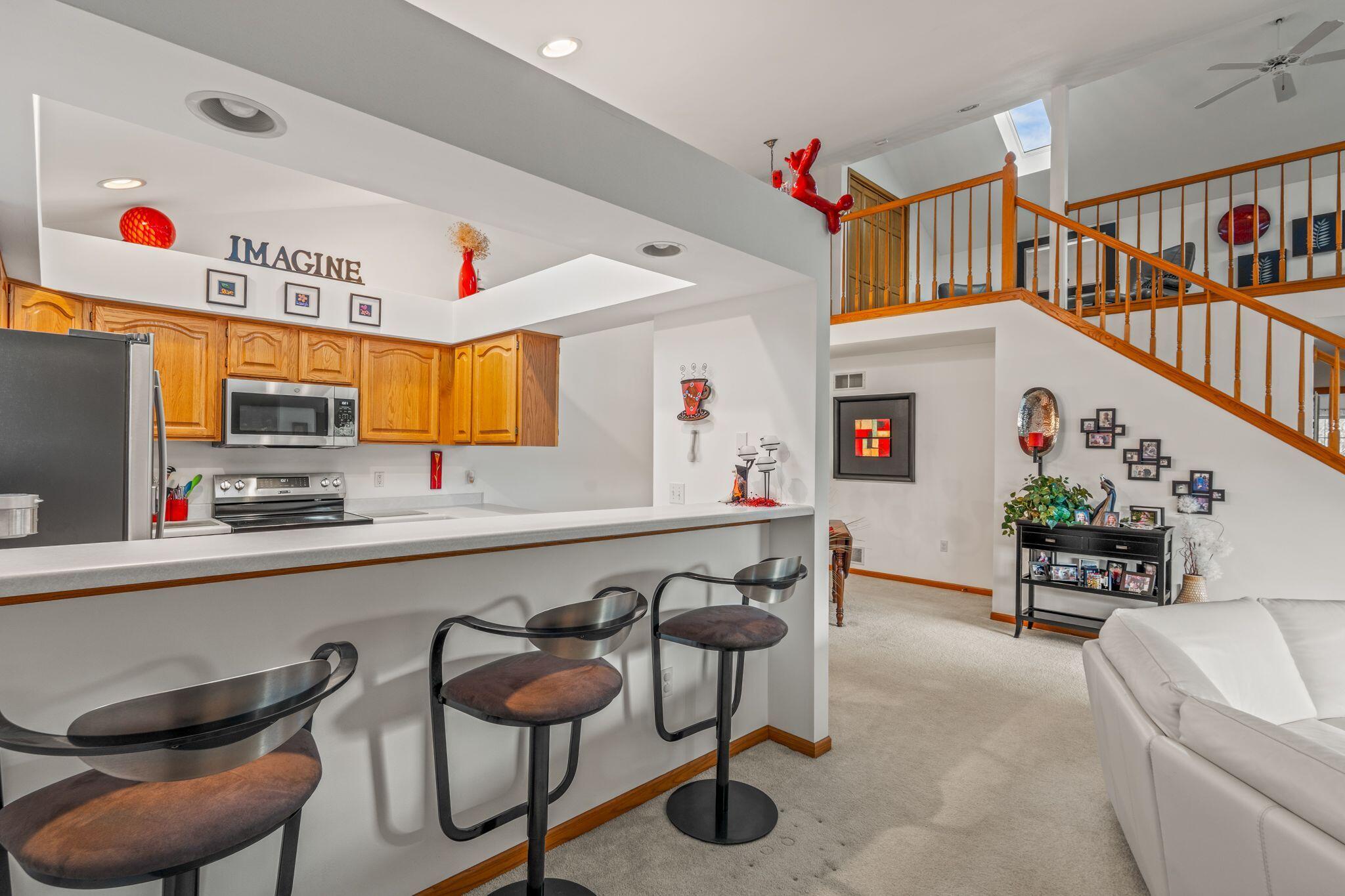 2215 Circle Ridge, Unit D Delafield, WI 53018 - Photo 13 of 26 Eat-In Kitchen