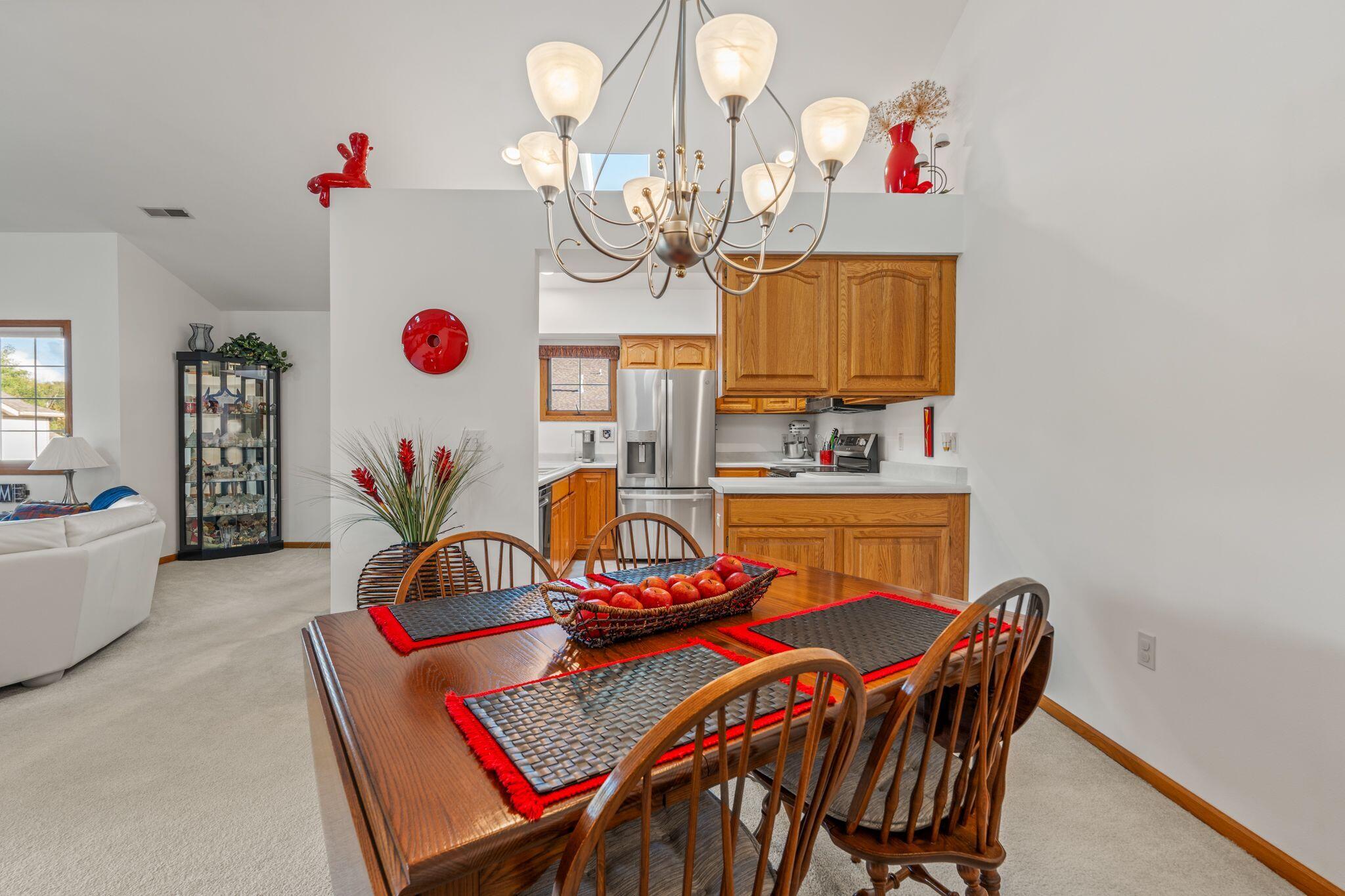2215 Circle Ridge, Unit D Delafield, WI 53018 - Photo 14 of 26 Dining Room