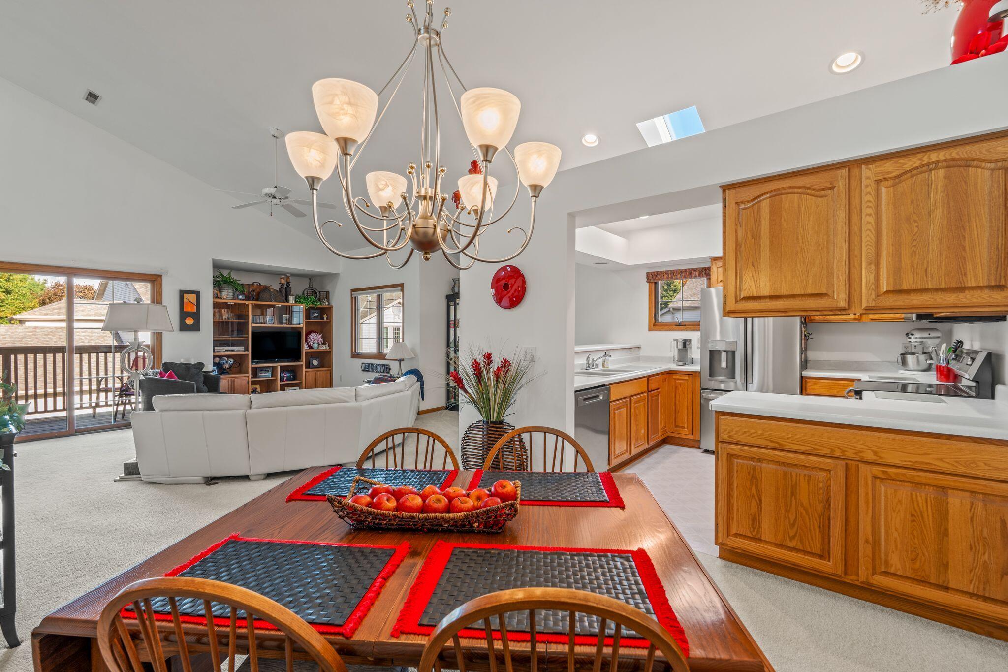 2215 Circle Ridge, Unit D Delafield, WI 53018 - Photo 15 of 26 Dining Room