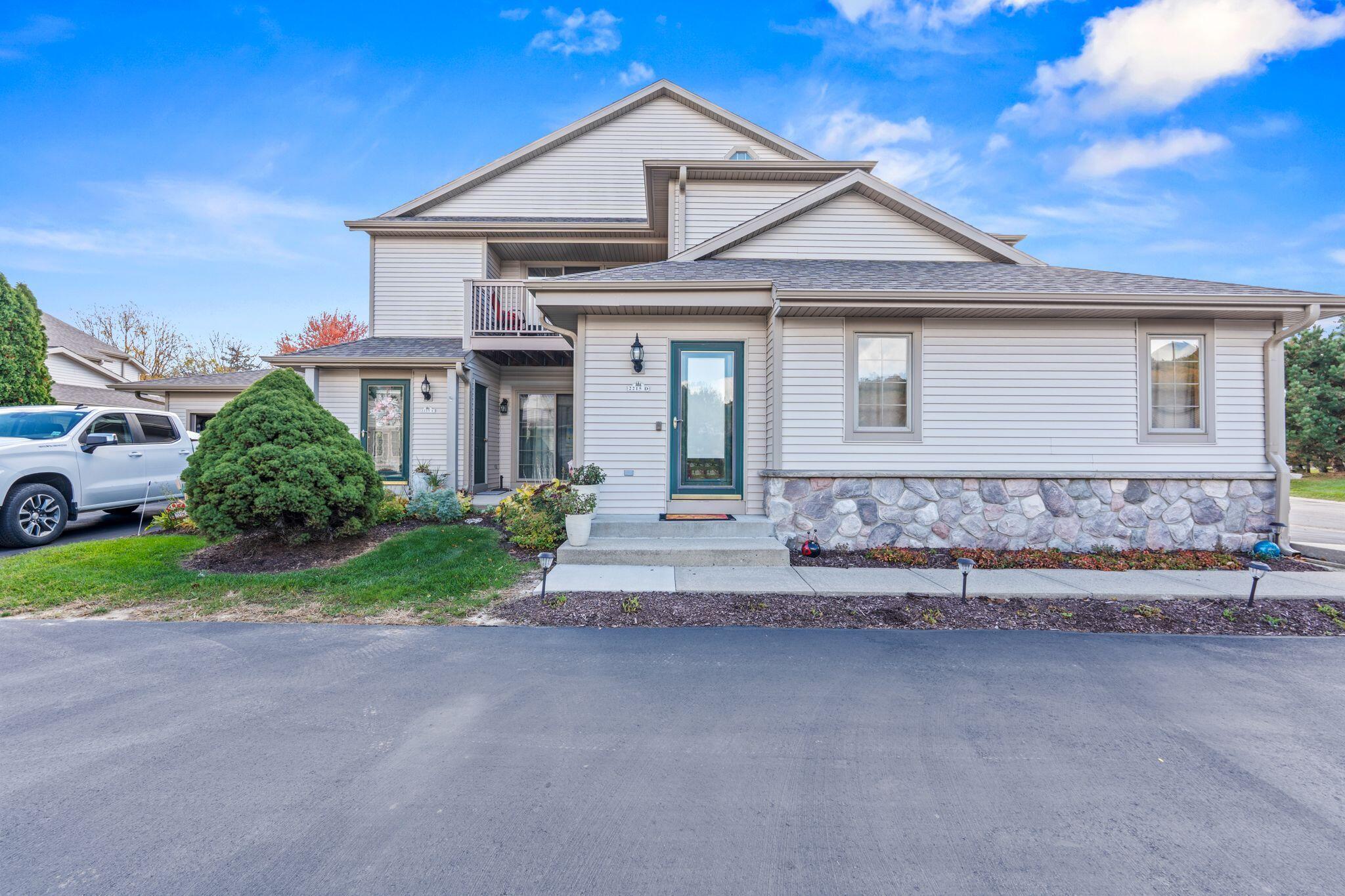 2215 Circle Ridge, Unit D Delafield, WI 53018 - Photo 2 of 26 2215D Circle Ridge, Delafield - HDR-03