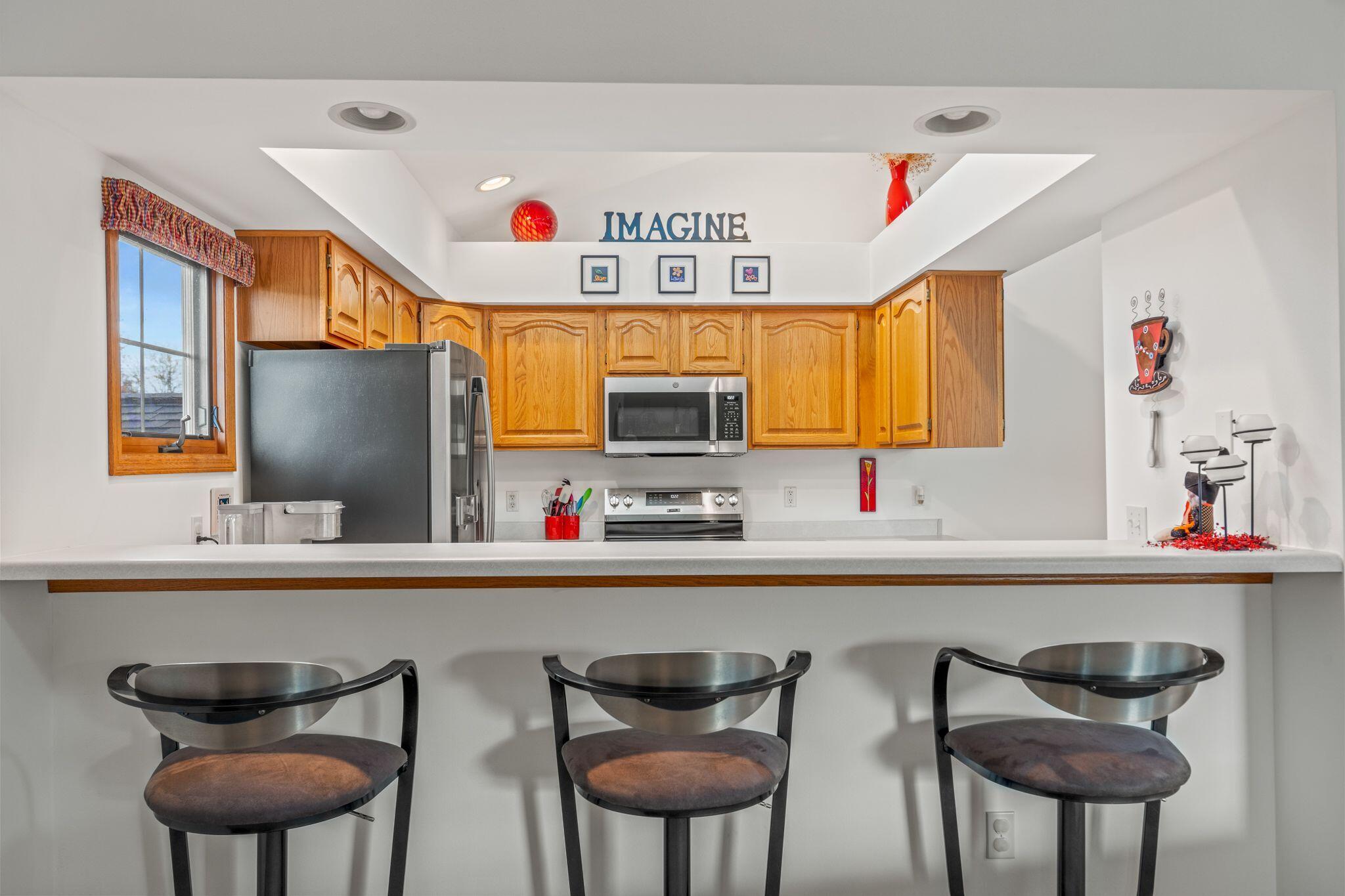 2215 Circle Ridge, Unit D Delafield, WI 53018 - Photo 8 of 26 Eat-In Kitchen