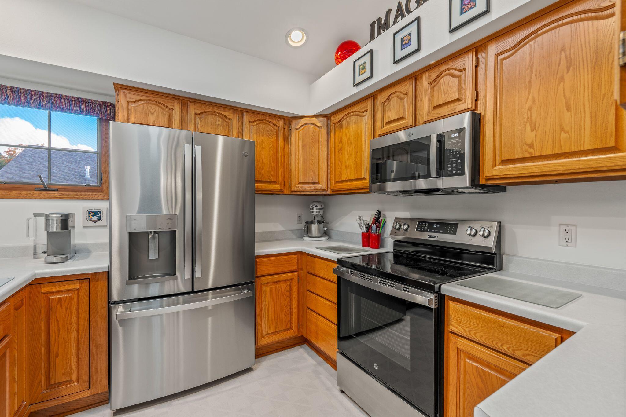 2215 Circle Ridge, Unit D Delafield, WI 53018 - Photo 10 of 26 Kitchen