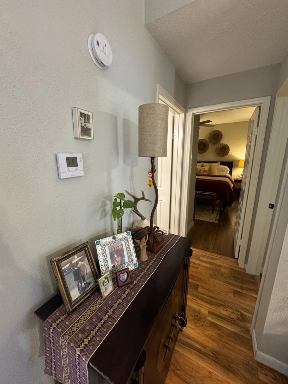 2011 Spenwick Drive, Unit 511 Houston, TX 77055 - Photo 11 of 37 a living room with furniture