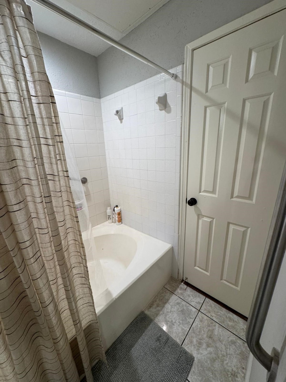 2011 Spenwick Drive, Unit 511 Houston, TX 77055 - Photo 17 of 37 a bathroom with a sink a mirror and a shower