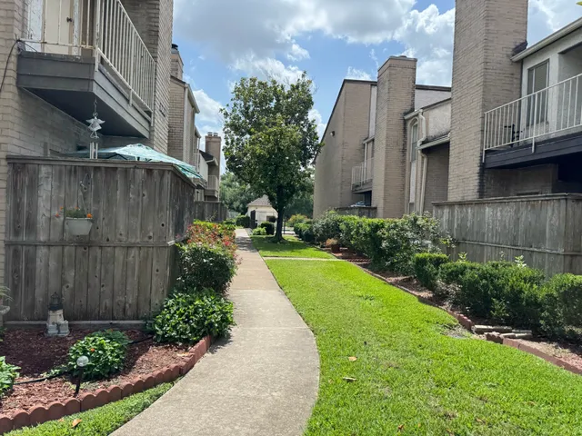 a view of a back yard of the house