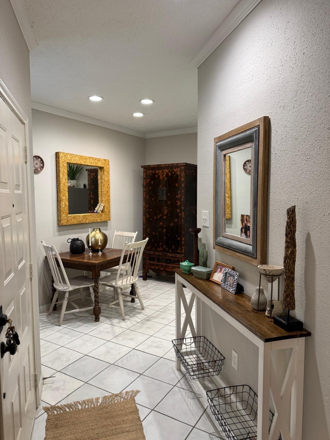 2011 Spenwick Drive, Unit 511 Houston, TX 77055 - Photo 6 of 37 a living room with furniture a flat screen tv and a table