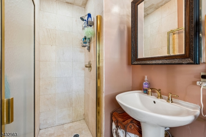 112 Pitt Road Springfield, NJ 07081 - Photo 16 of 26