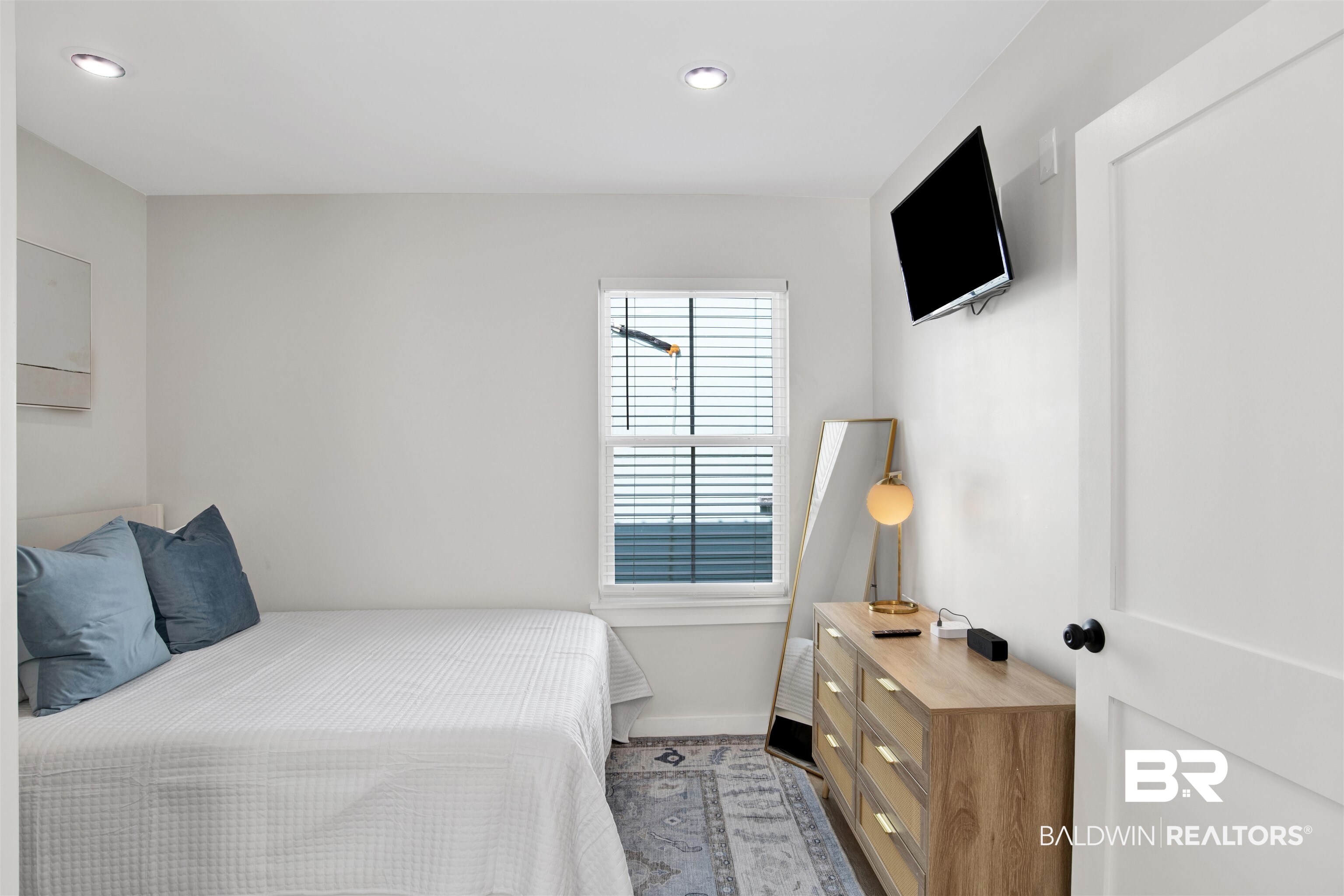551 Congress Street Mobile, AL 36603 - Photo 16 of 19 Bedroom featuring baseboards and recessed lighting