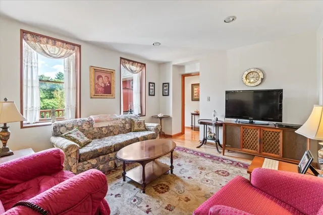 $995,000 | 1594 Vermont Rte 7a, Shaftsbury, VT 05262