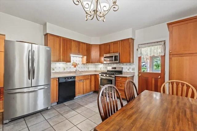 $995,000 | 1594 Vermont Rte 7a, Shaftsbury, VT 05262