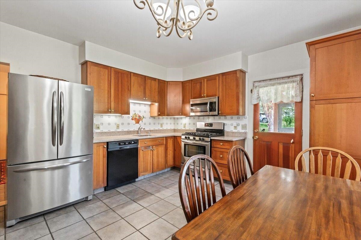 1594 Vermont Rte 7a Shaftsbury, VT 05262 - Photo 23 of 37