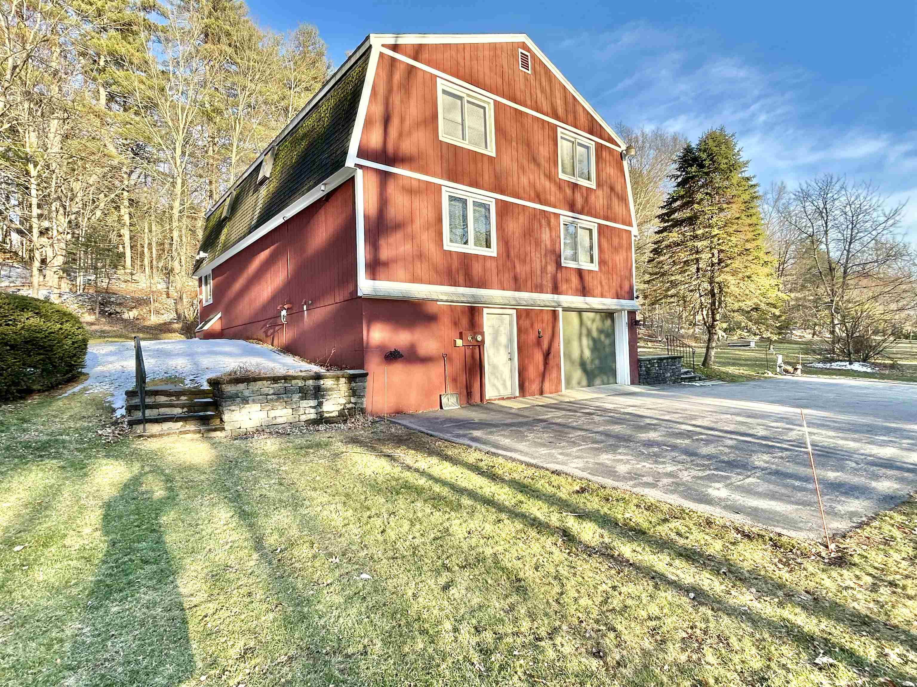 87 Robinson Road Hudson, NH 03051 - Photo 2 of 35 Gallery Image 2