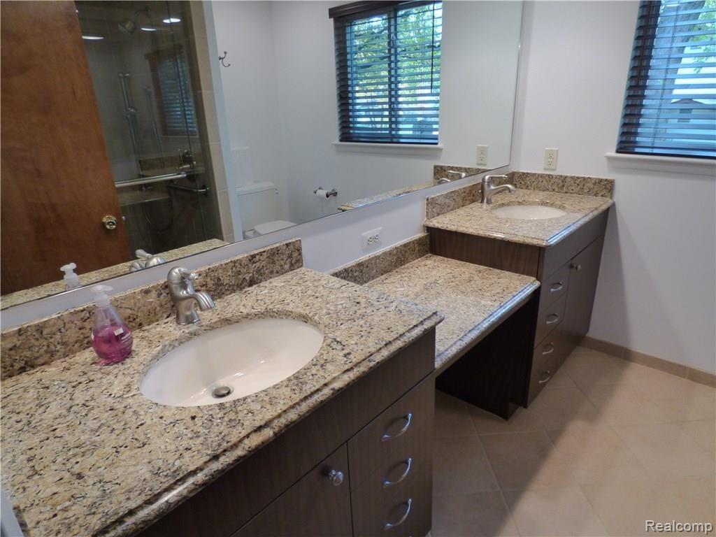 29809 North Rutherland Street Southfield, MI 48076 - Photo 2 of 26 P1010183.JPG