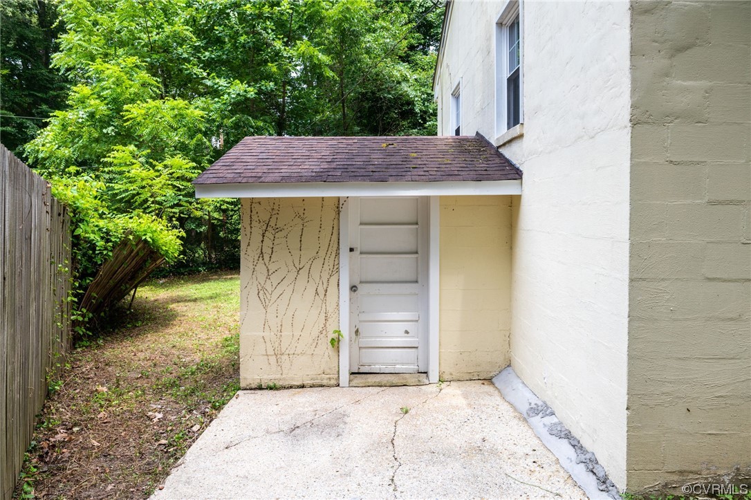 6425 Poplar Road Quinton, VA 23141 - Photo 35 of 43 Attached shed for all of your yard tools ect.