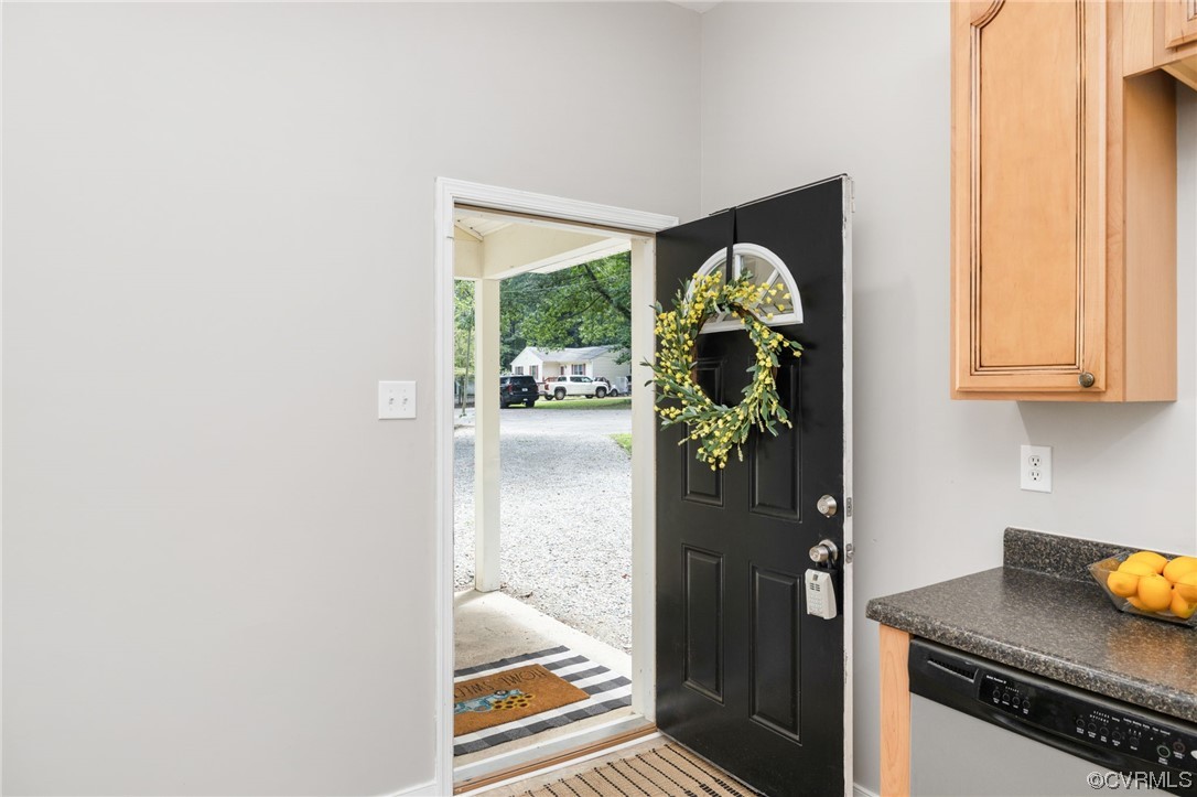 6425 Poplar Road Quinton, VA 23141 - Photo 5 of 43 View of entryway into kitchen