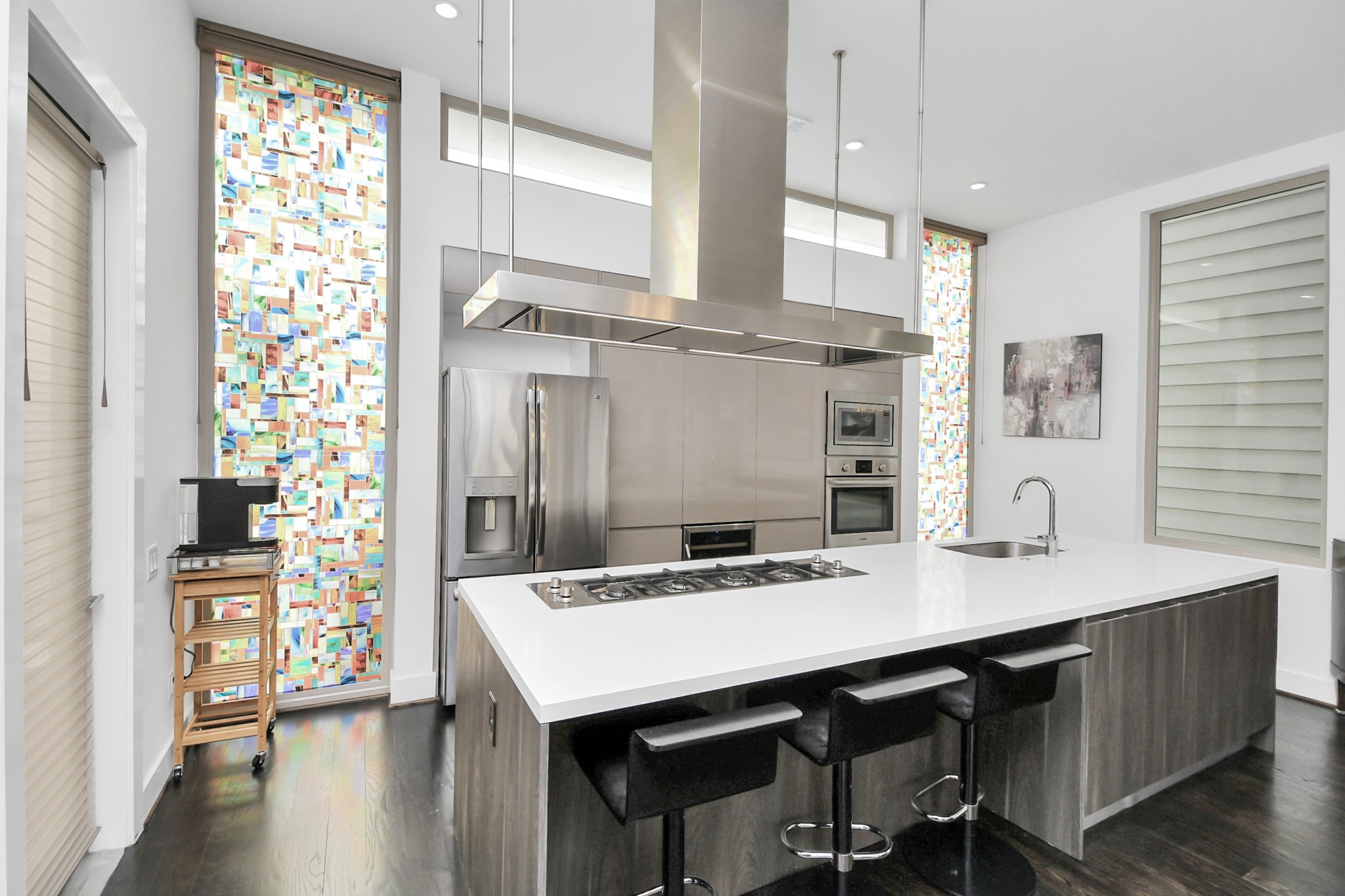 4722 Austin Street Houston, TX 77004 - Photo 11 of 38 Bright, open and surrounded by
picture windows!