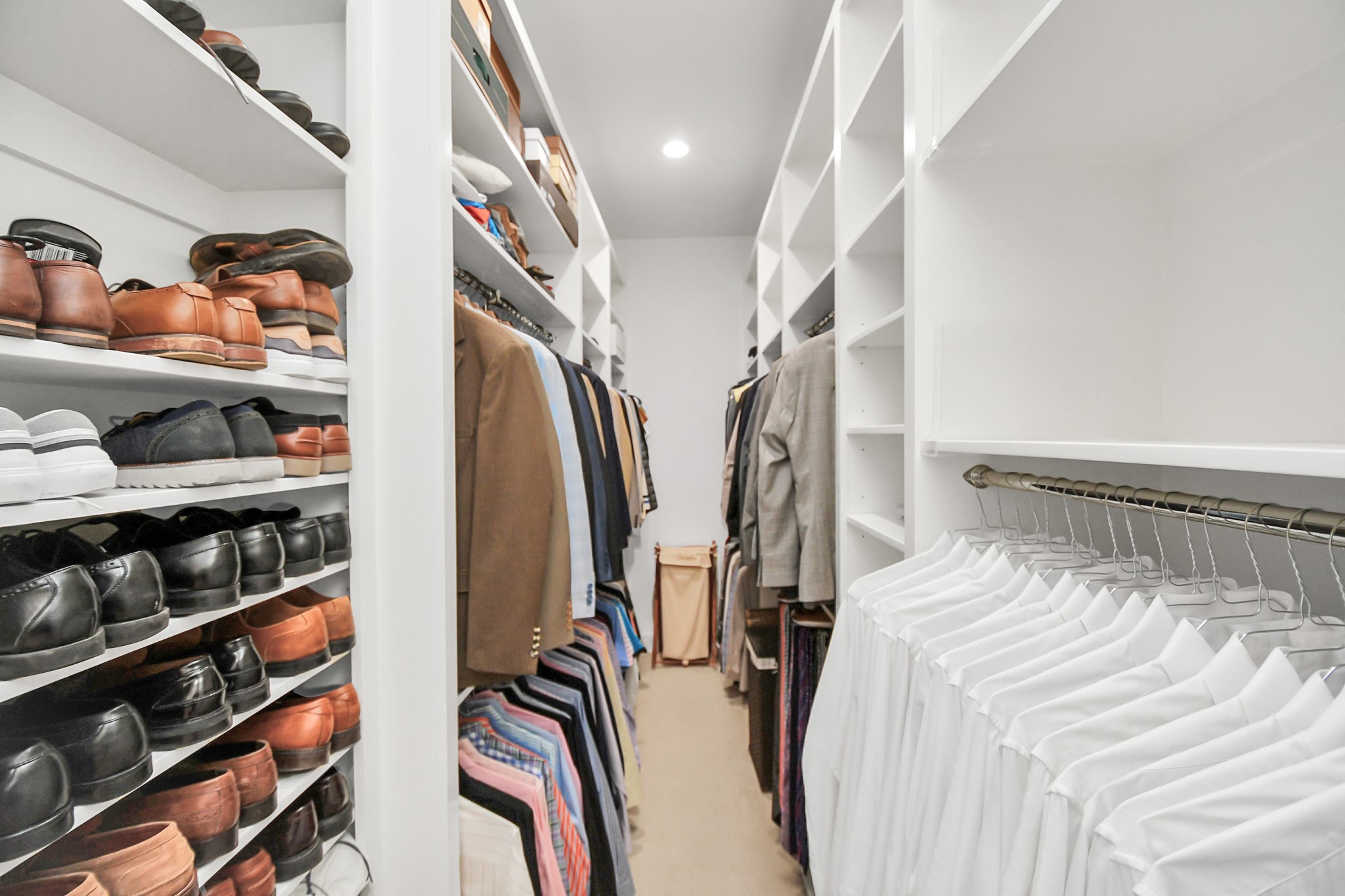 4722 Austin Street Houston, TX 77004 - Photo 20 of 38 Spacious closet
with ample hanging and shelf space!