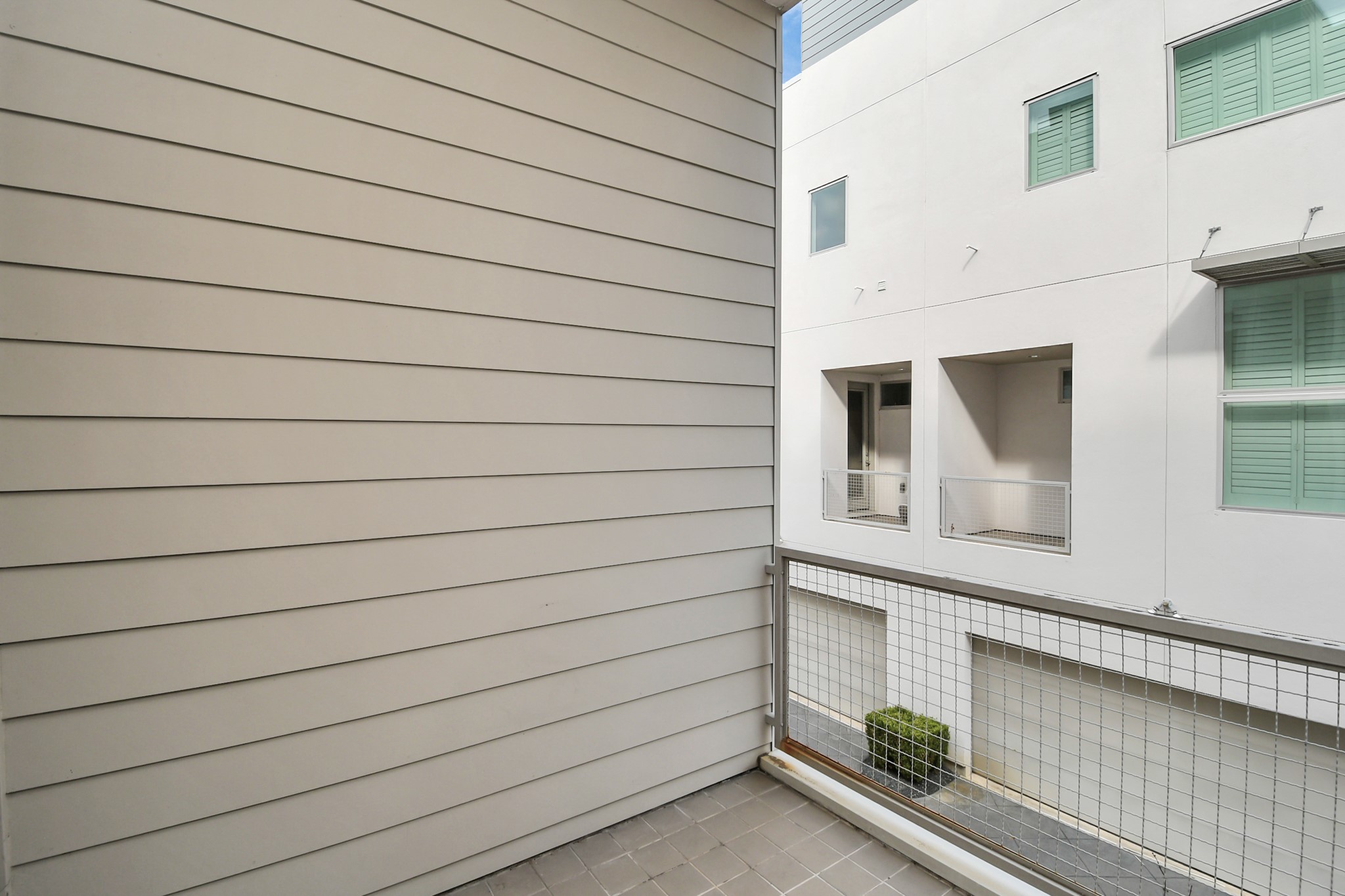4722 Austin Street Houston, TX 77004 - Photo 23 of 48 Plus your own private balcony off of the kitchen!