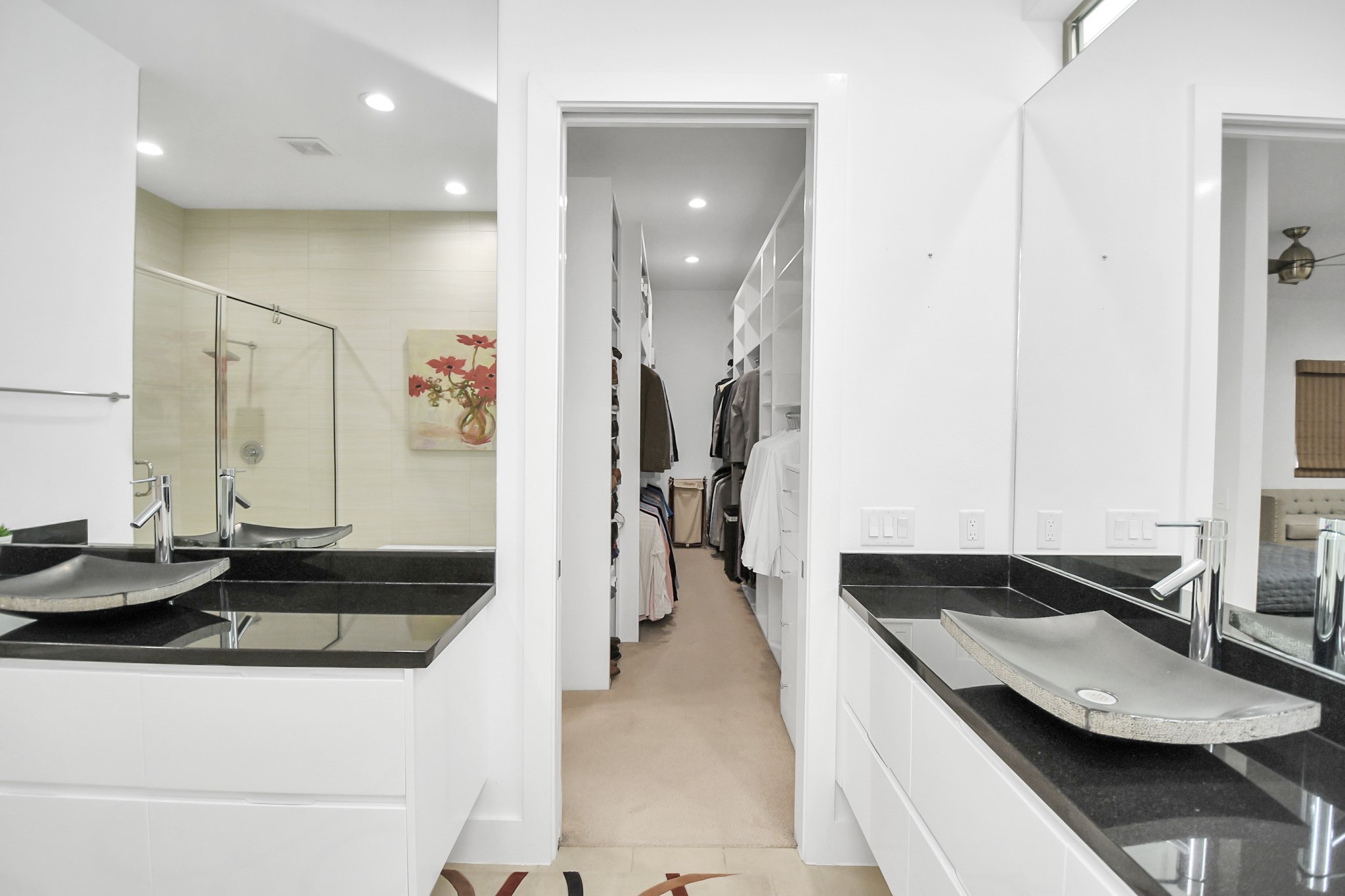4722 Austin Street Houston, TX 77004 - Photo 23 of 38 Beautiful vessel sinks with a view of the closet!