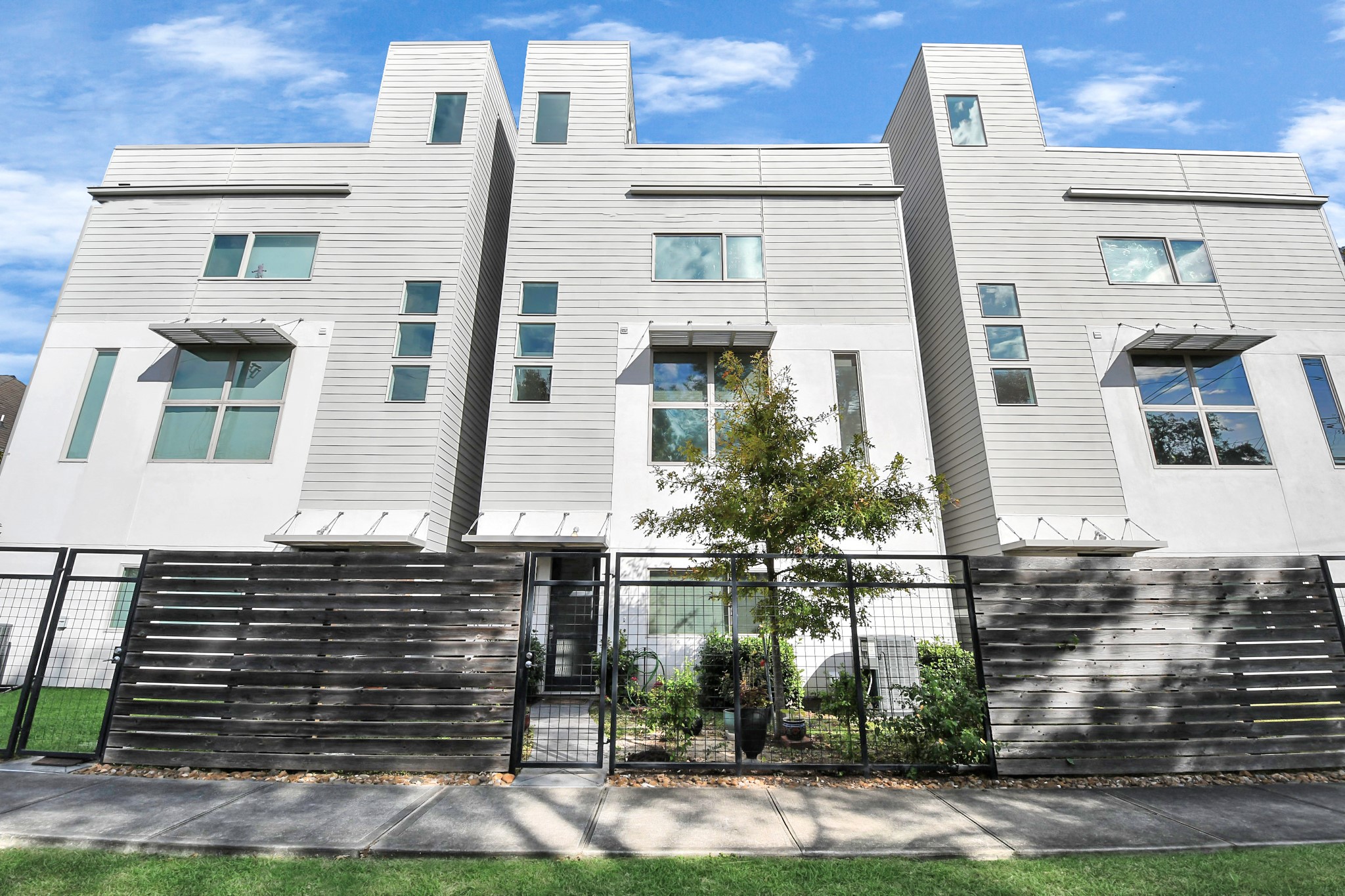 4722 Austin Street Houston, TX 77004 - Photo 3 of 48 Stunning, contemporary, 4-story home with rooftop terrace!