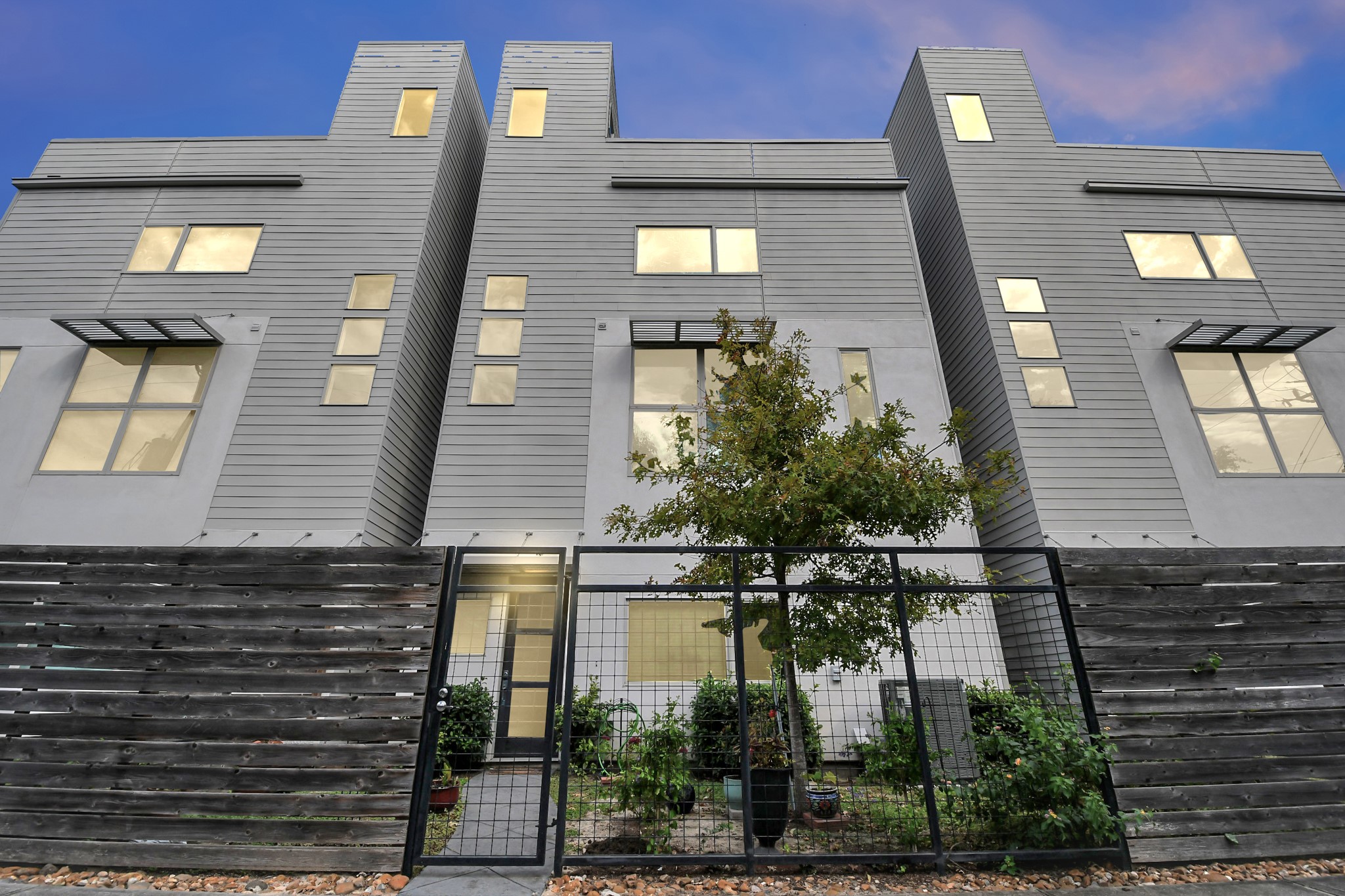4722 Austin Street Houston, TX 77004 - Photo 3 of 38 a front view of a building