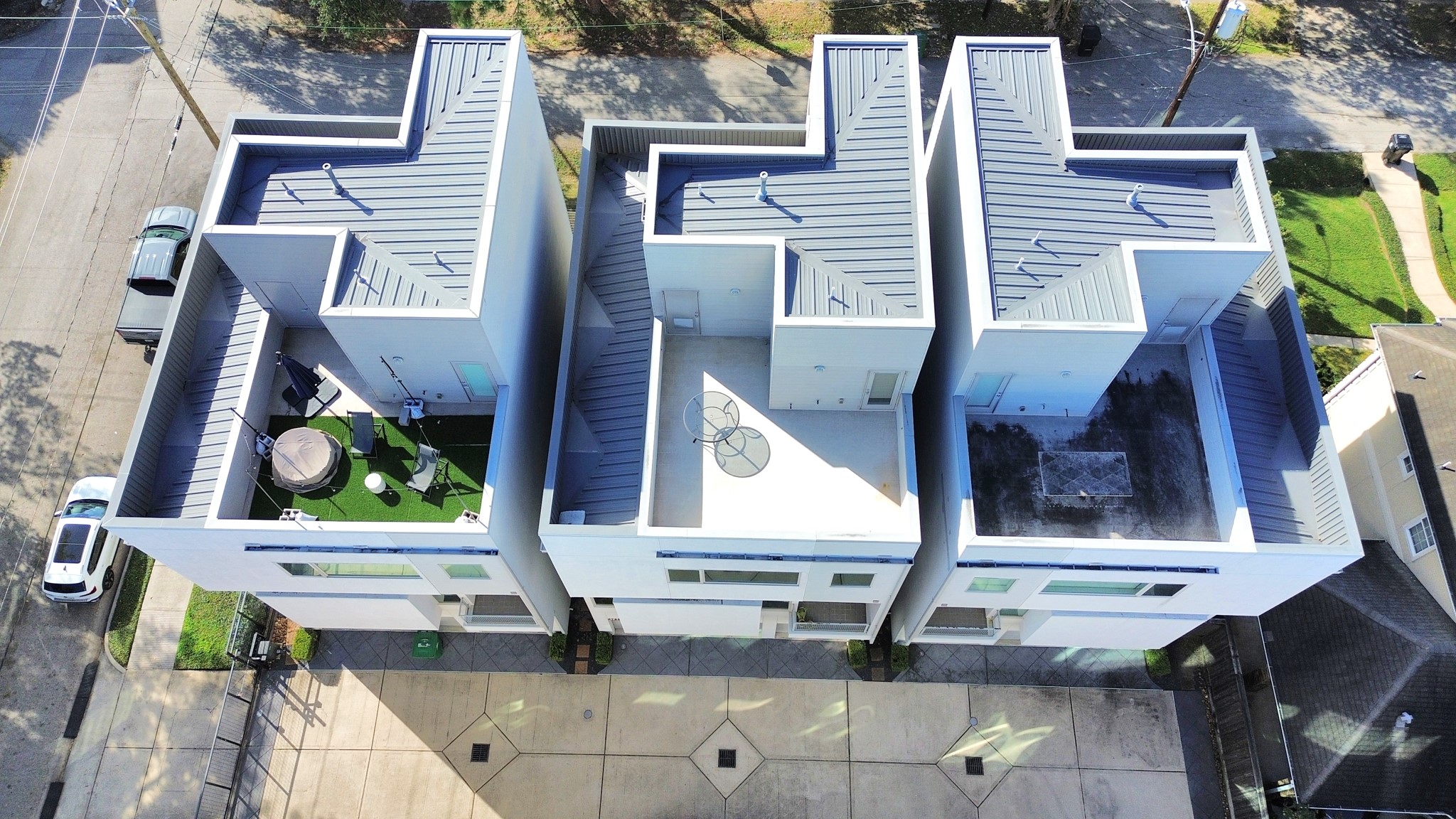 4722 Austin Street Houston, TX 77004 - Photo 38 of 48 And now to the 4th floor terrace!