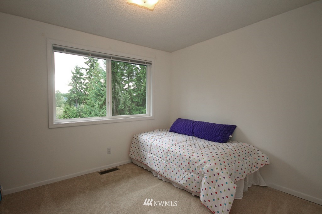 10622 Northeast 147th Street Bothell, WA 98011 - Photo 11 of 22 Gallery Image 11