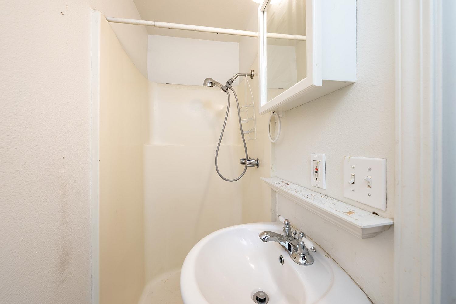 1841 Easy Street Hanford, CA 93230 - Photo 12 of 16 a bathroom with a sink and a mirror
