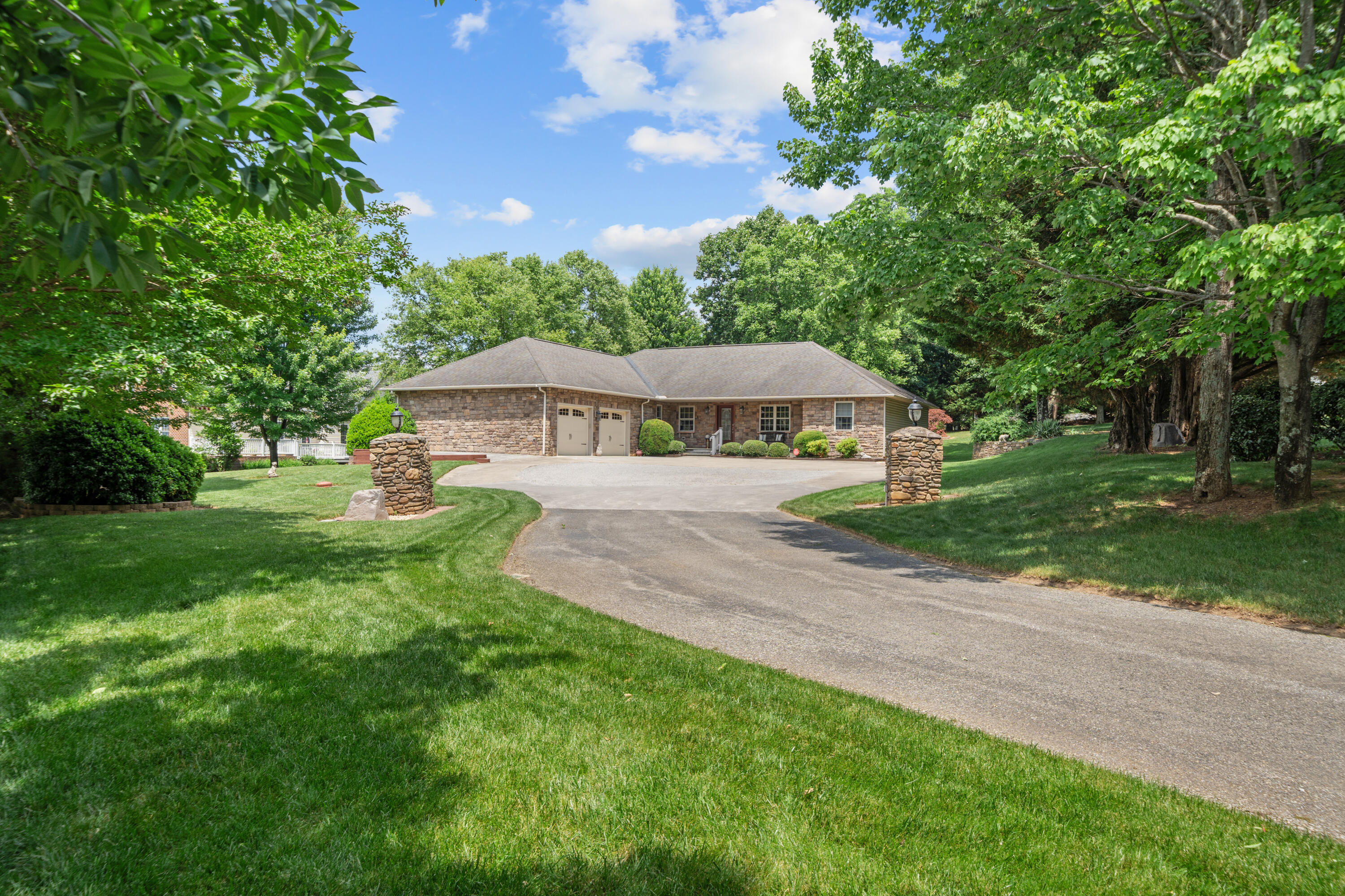 1475 Edgebrook Road Salem, VA 24153 - Photo 1 of 33 Front