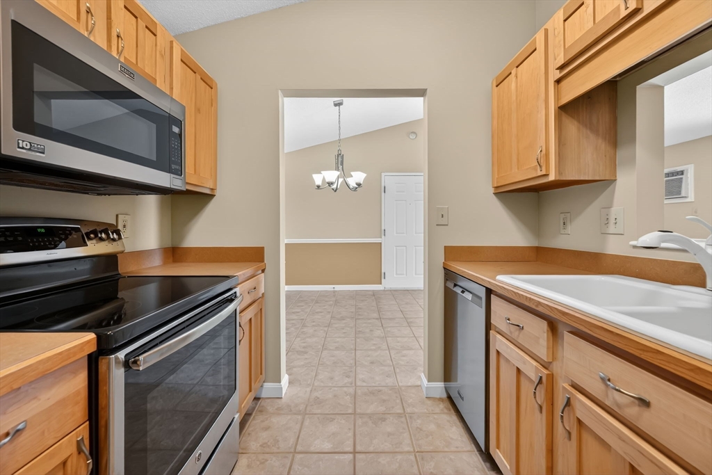 16 Maple Crest Circle, Unit J Holyoke, MA 01040 - Photo 17 of 34