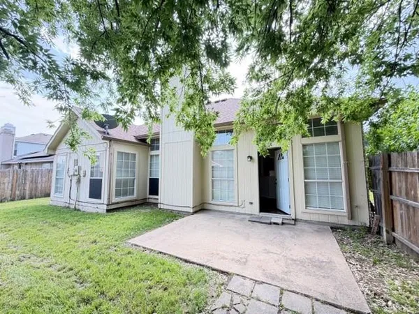 $2,200 | 5305 Manhassett Drive, Arlington, TX 76018