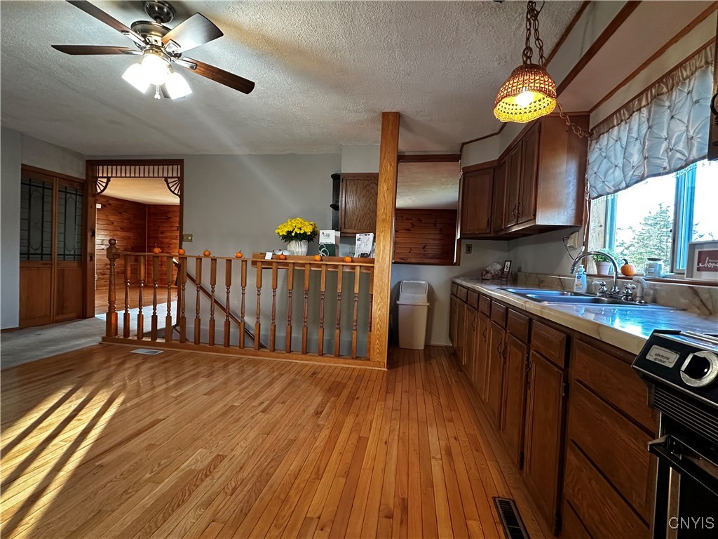 6282 Island Road Cicero, NY 13039 - Photo 4 of 23 Kitchen