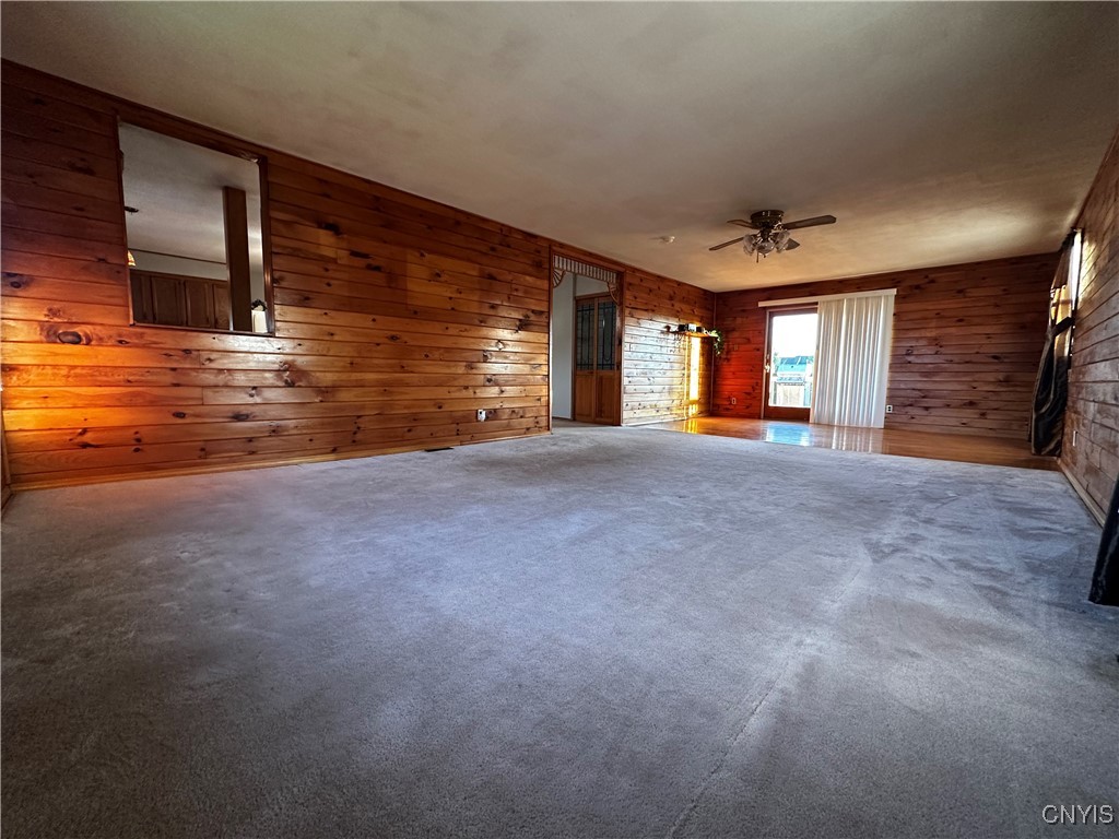 6282 Island Road Cicero, NY 13039 - Photo 5 of 23 Large Living Room