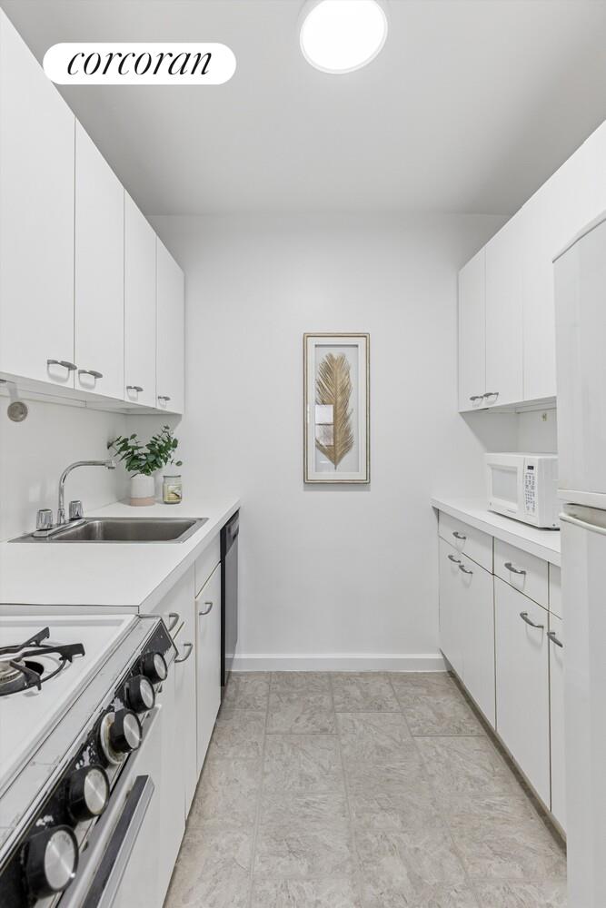 330 East 80th Street, Unit 7G Manhattan, NY 10075 - Photo 3 of 5