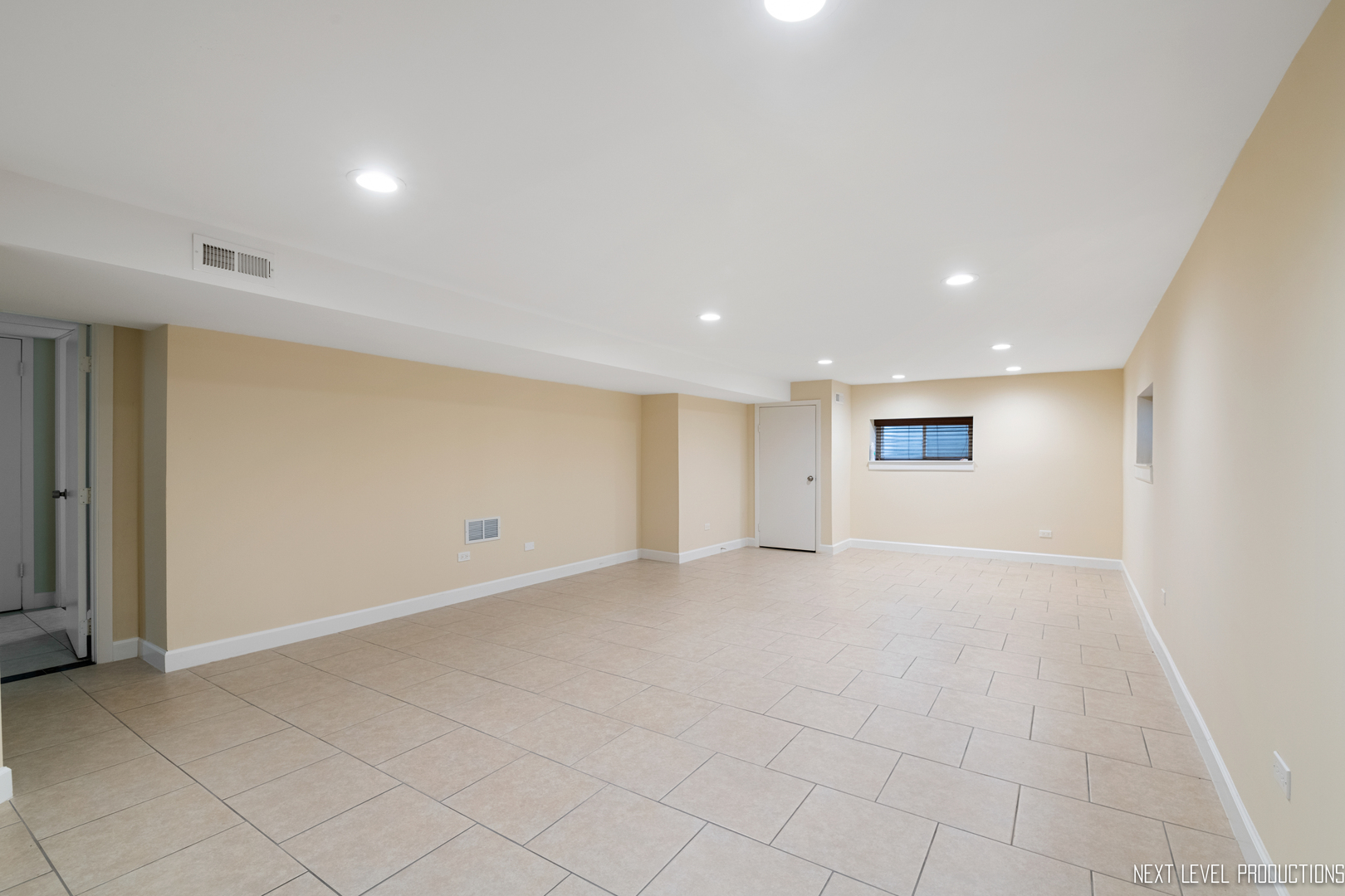 115 Birch Avenue Lake Bluff, IL 60044 - Photo 28 of 39 an empty room with windows