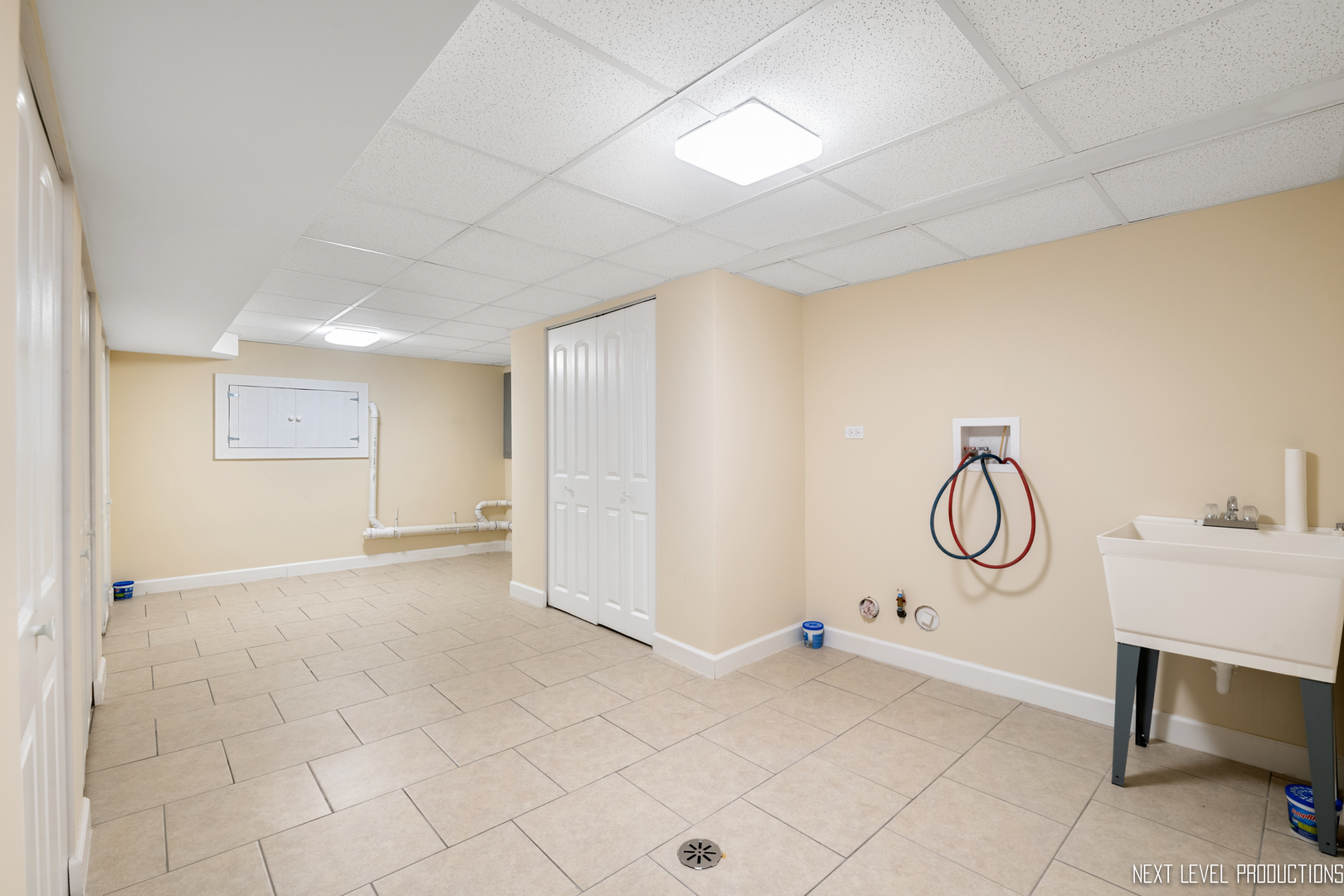 115 Birch Avenue Lake Bluff, IL 60044 - Photo 30 of 39 a view of a room with window and bathroom