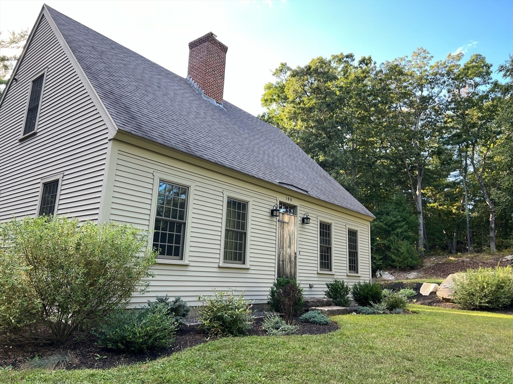 160 Quaker Street Northbridge, MA 01534 - Photo 1 of 36 a front view of a house with garden