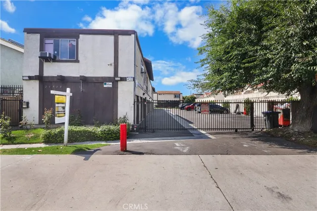 $389,998 | 21913 Belshire Avenue, Unit 16, Hawaiian Gardens, CA 90716