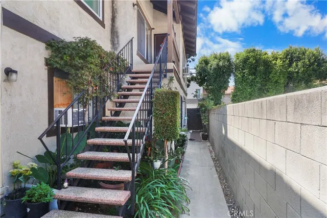 $389,998 | 21913 Belshire Avenue, Unit 16, Hawaiian Gardens, CA 90716