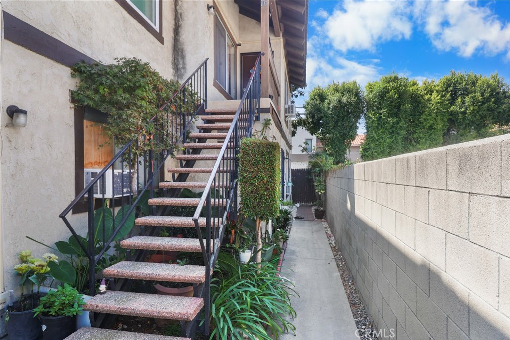 21913 Belshire Avenue, Unit 16 Hawaiian Gardens, CA 90716 - Photo 4 of 23