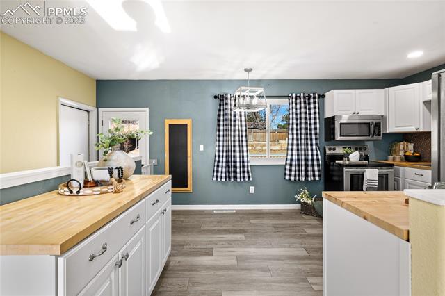 6786 Dale Road Colorado Springs, CO 80915 - Photo 5 of 23 Eat-In Kitchen with walk out to the backyard deck