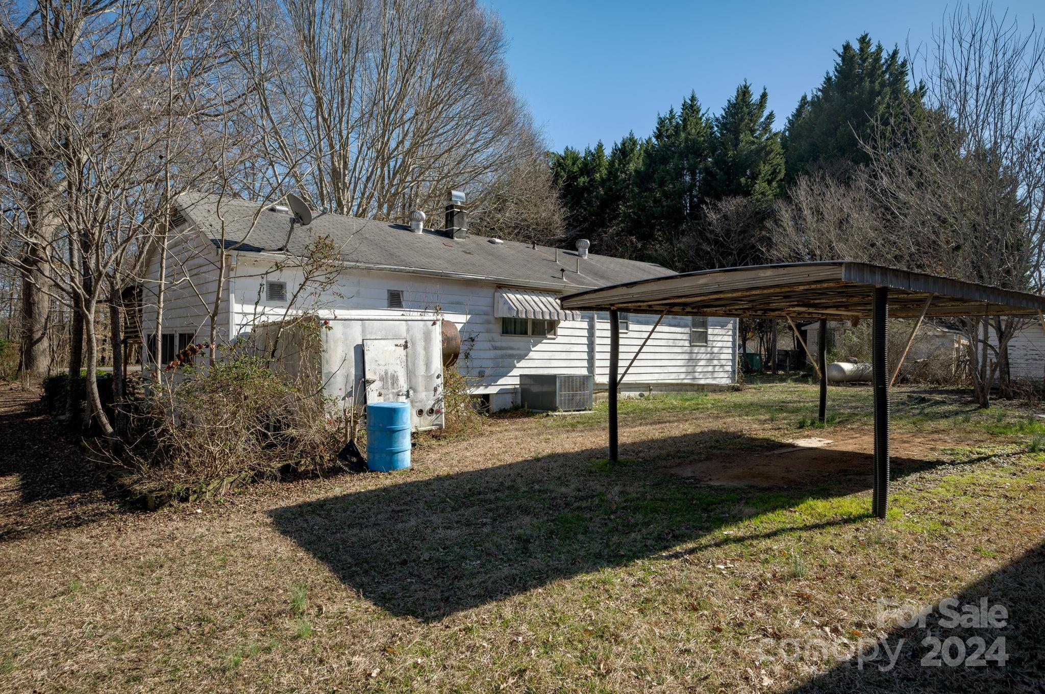 2019 Hart Road Charlotte, NC 28214 - Photo 3 of 19 Gallery Image 3