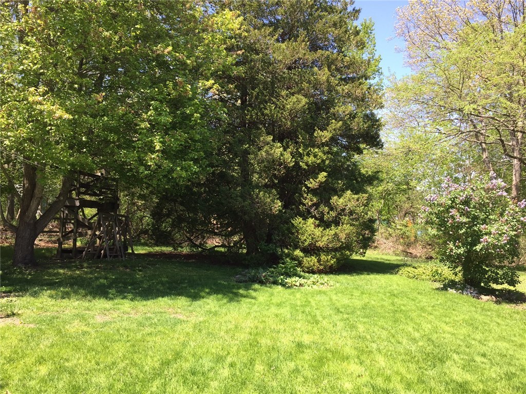 33 Narrows Road Bristol, RI 02809 - Photo 3 of 7