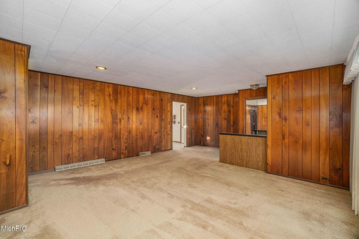 2495 Hill Road Manistee, MI 49660 - Photo 4 of 26 1886466-3.JPG