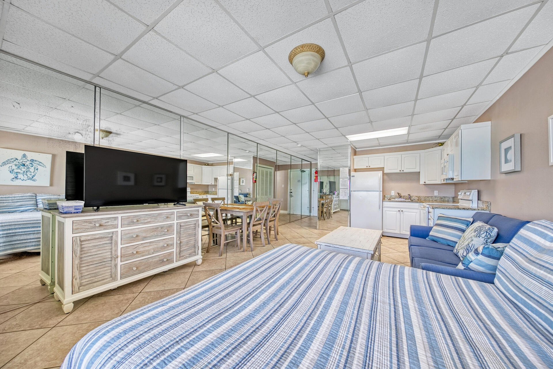 15413 Front Beach Road, Unit 505 Panama City Beach, FL 32413 - Photo 14 of 28 a living room with furniture and a flat screen tv