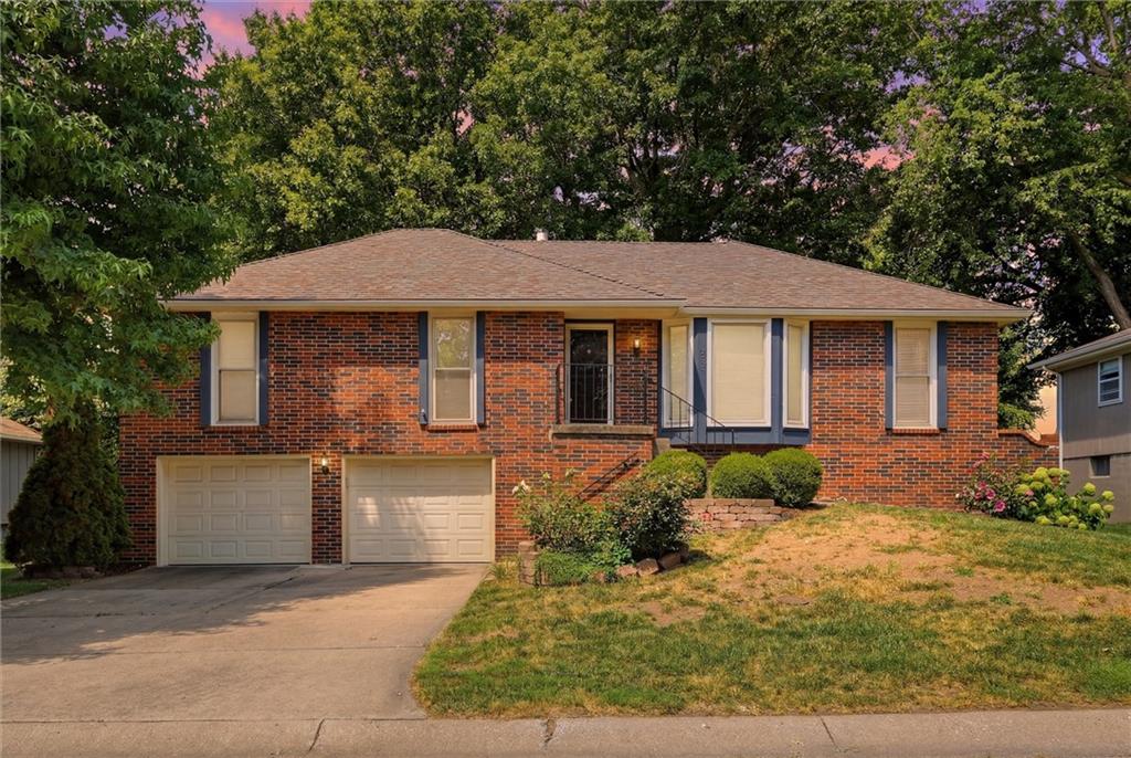 2728 Queen Ridge Drive Independence, MO 64055 - Photo 2 of 36