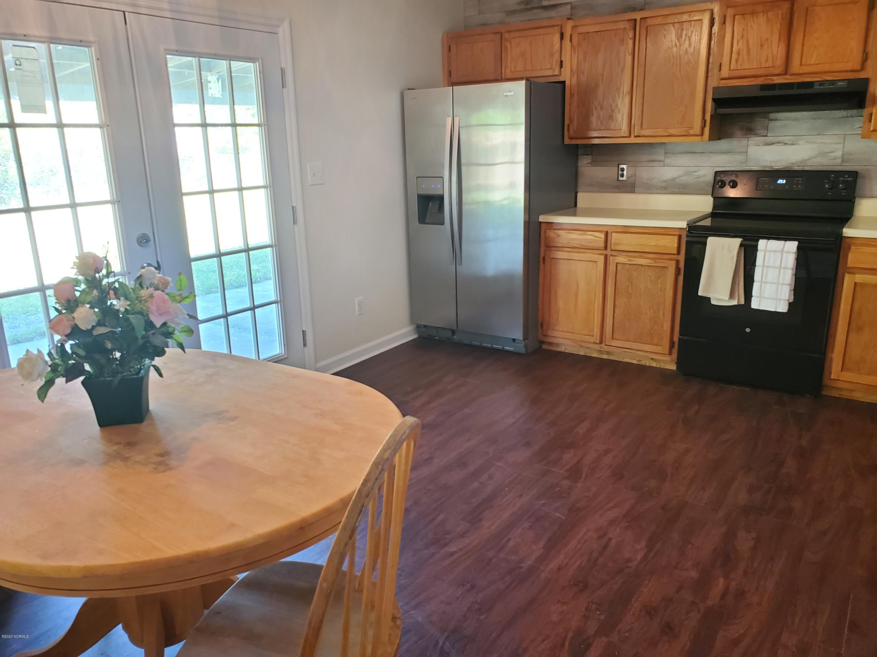 143 Parnell Road Hubert, NC 28539 - Photo 4 of 21 Ktichen/Dining