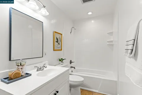 $299,000 | 1133 Meadow Lane, Unit 106, Concord, CA 94520