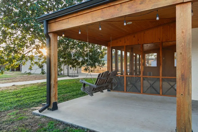 a view of a house with backyard and porch