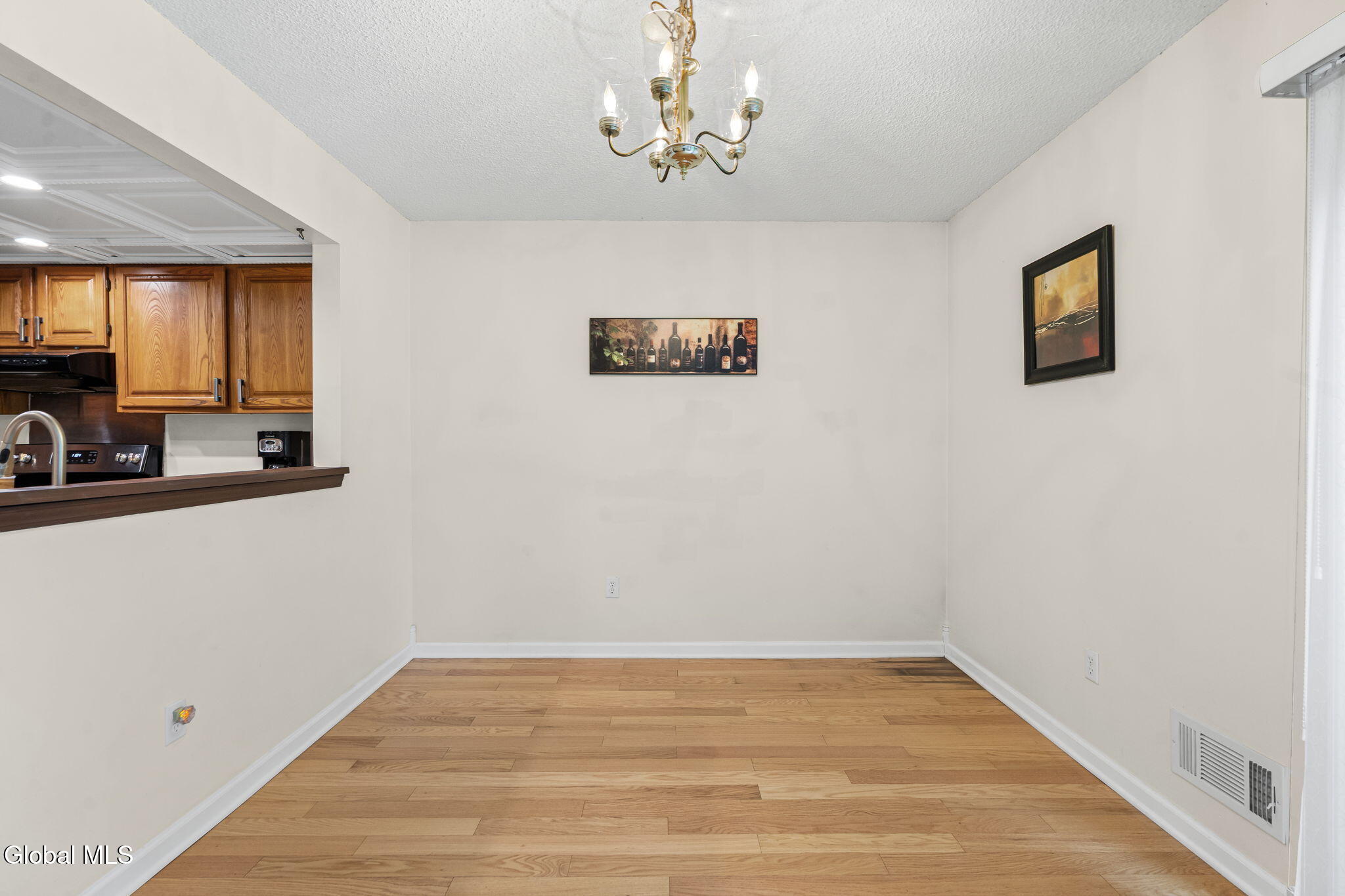 4 Oxford Road Bethlehem, NY 12159 - Photo 10 of 40 10-web-or-mls-4-oxford-rd
